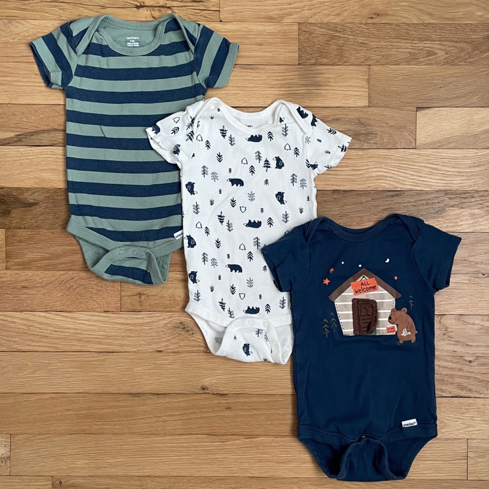 Gerber Baby Boys' 3pk Bear Short Sleeve
Onesies - Green/White/Navy Blue
6-9M